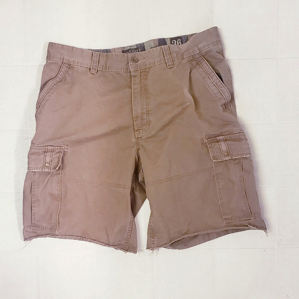 Like new 36 100% cotton cargo shorts by Old Navy